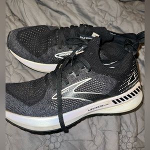Brooks Levitate sz 8.5